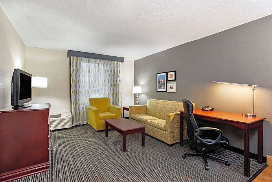 La Quinta Inn & Suites by Wyndham Indianapolis South