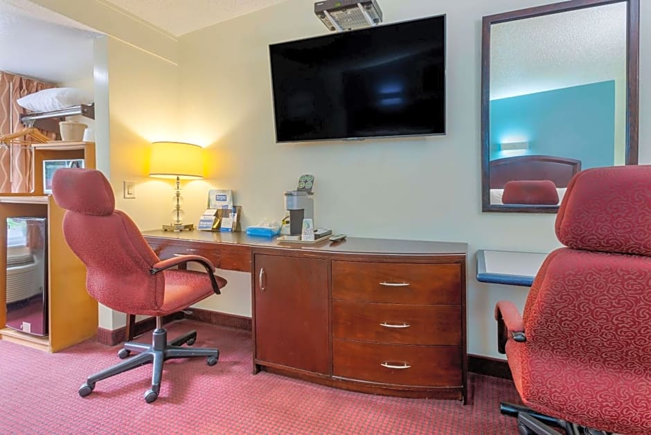 Rodeway Inn & Suites New Paltz- Hudson Valley