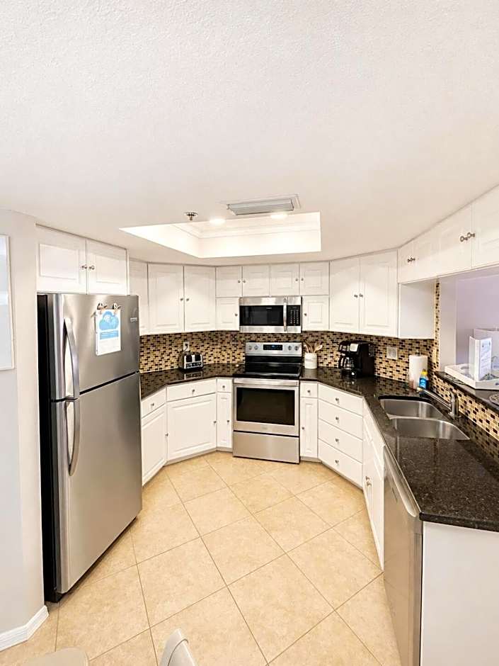 Beach Palms- Unit 102