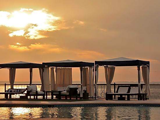 La Posada Hotel & Beach Club