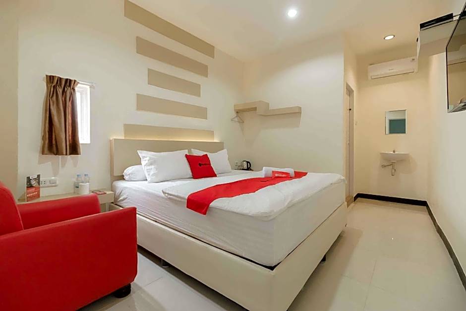 RedDoorz Plus near Millenium ICT Centre Medan 2
