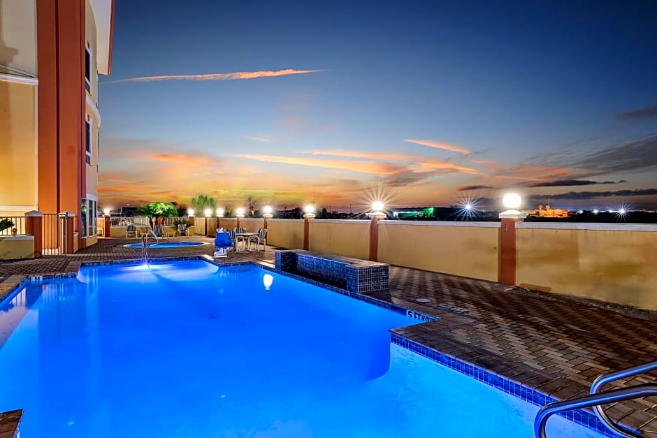 Super 8 by Wyndham Hidalgo/McAllen Area