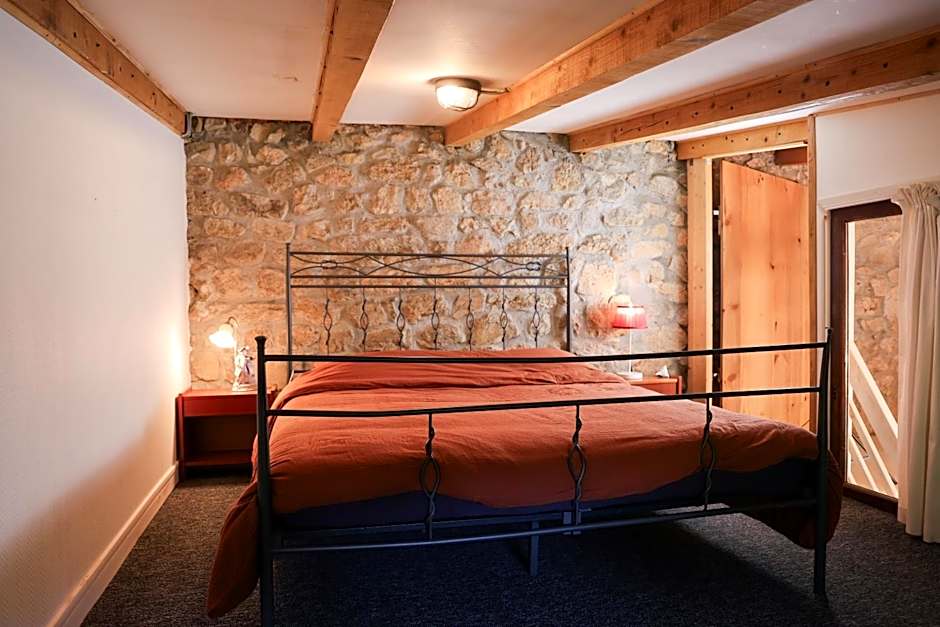 Les Grangeonnes, gîtes nature, piscine, bain nordique, sauna pour accueil familiale ou de groupe