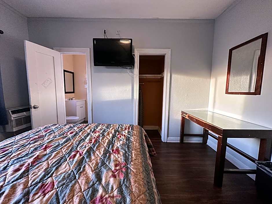 Unity Hotel - No Parking & Rooms Are Upstairs