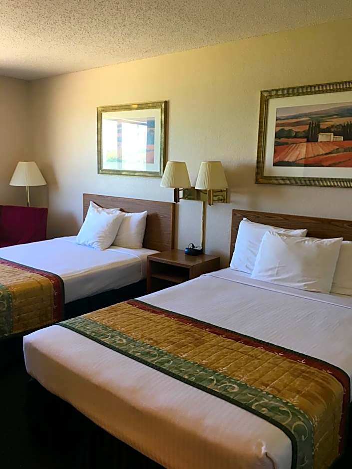 Cassville Four Seasons Inn & Suites