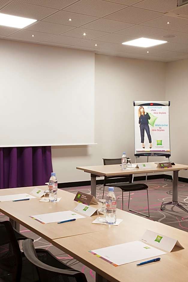 Ibis Barcelona Santa Coloma