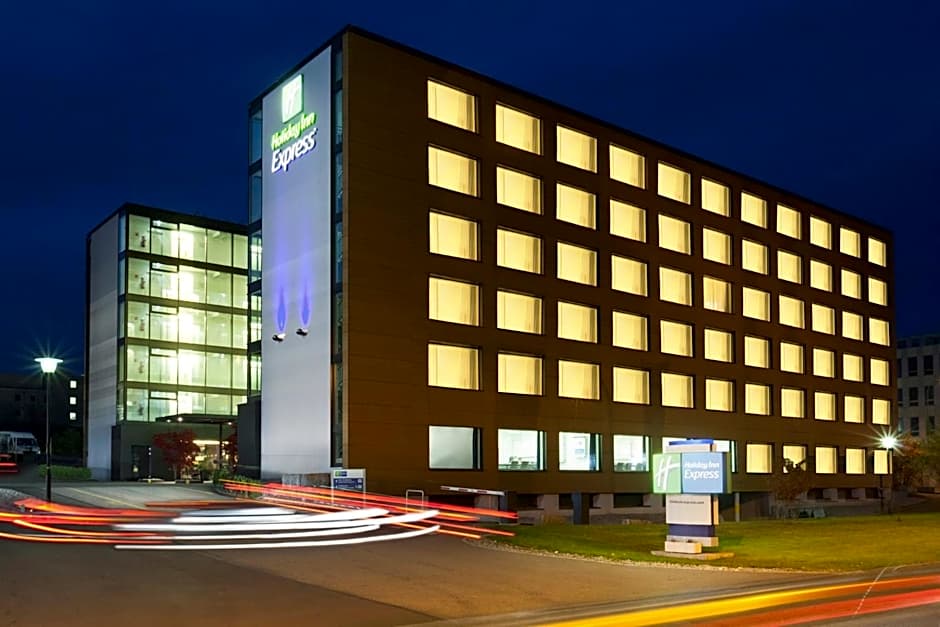 Holiday Inn Express Zürich Airport By IHG