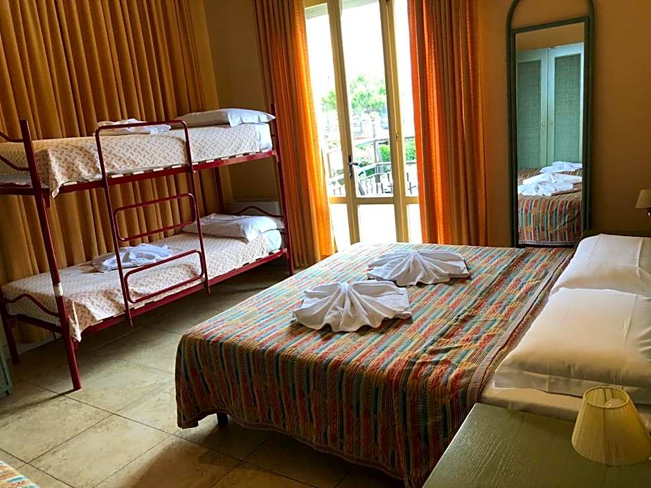 Hotel AMALFI & Restaurant Karaoke Bar