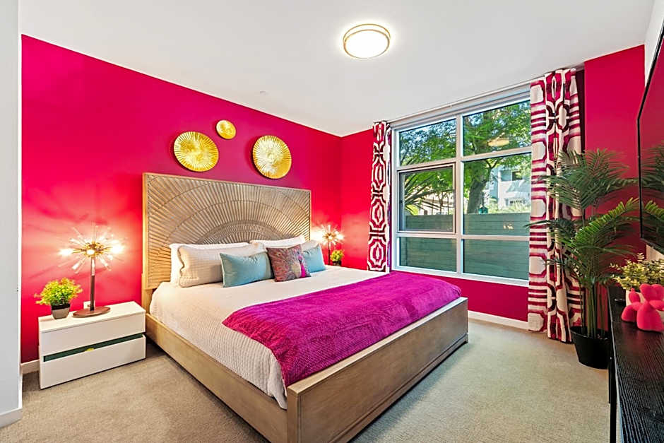 Fairfax District Chic City Oasis 2 BR Apt with Den 136