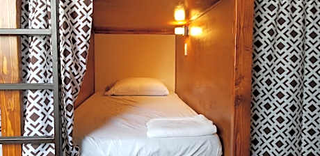 Bed in 10-Bed Mixed Dormitory Room