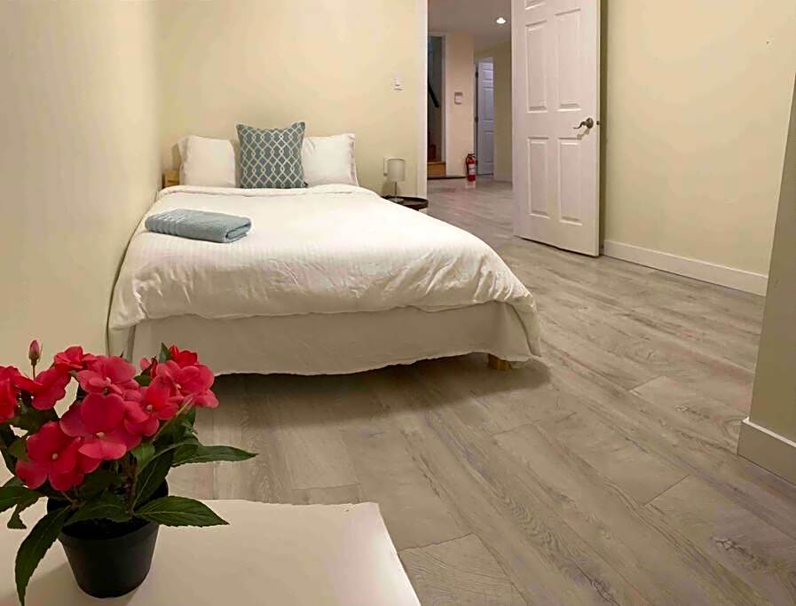 Westside Pool Home-8 min to Downtown, Yard Parking