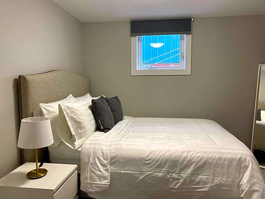 Hidden Getaway, BSMT with Back Yard