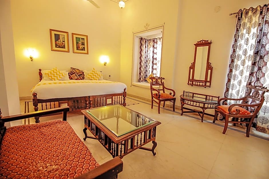Hotel Devraj Niwas on Lake Pichola Udaipur