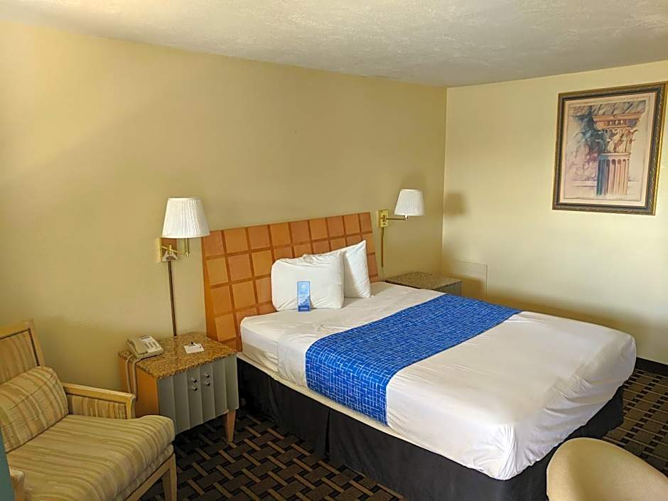 Photo 1 of 5 of 1 Queen Bed