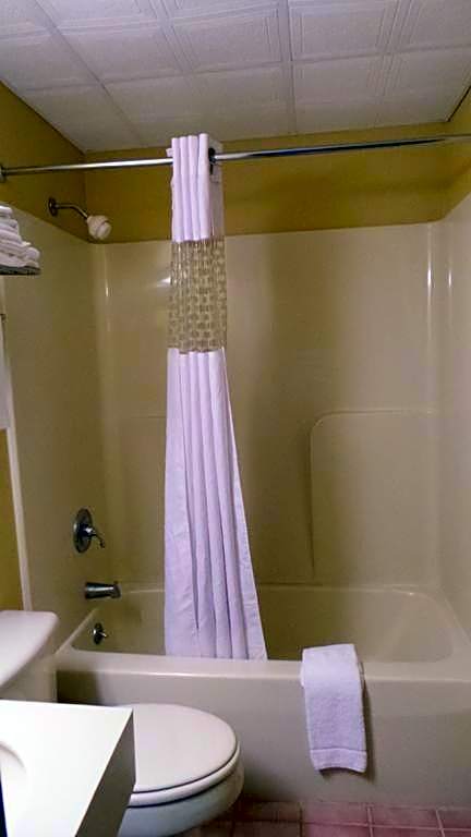 Red Carpet Inn Orchard Park