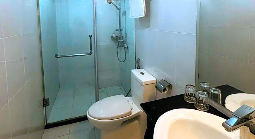 Holiday Suites Hotel & Spa