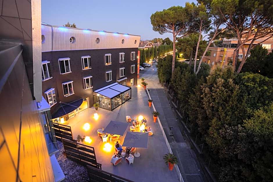 Black Hotel