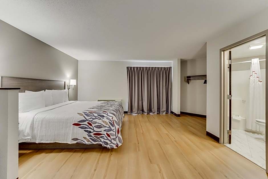 Red Roof Inn & Suites Newport - Middletown, RI