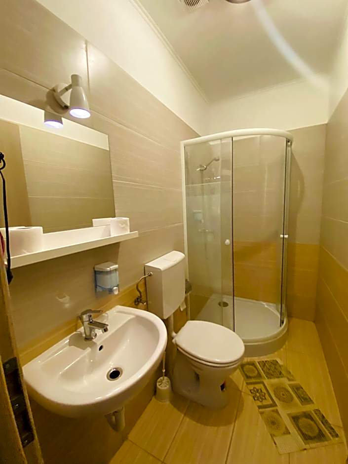 Easy Star Hotel