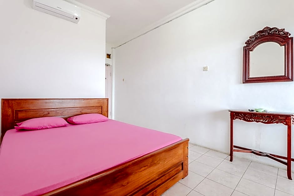 Adinda Beach Hotel and Villa