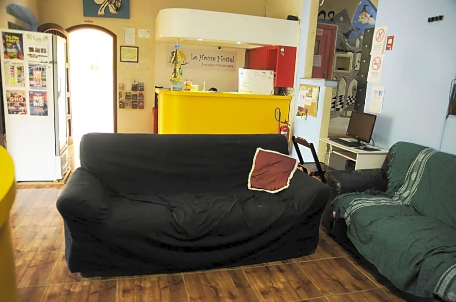 Le House Hostel