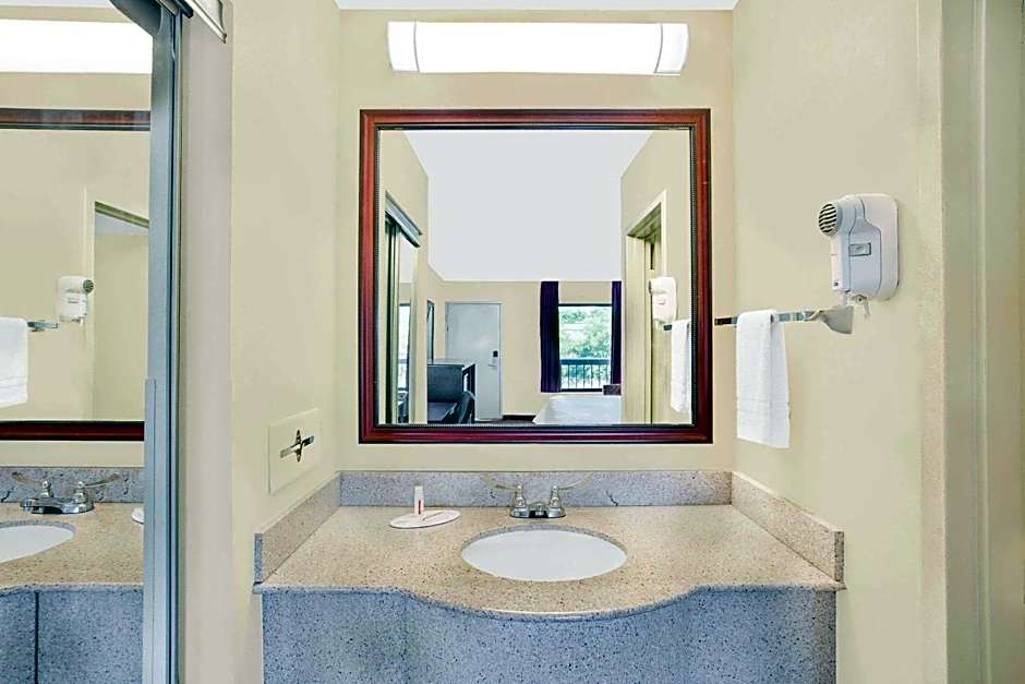 Baymont by Wyndham Greenville