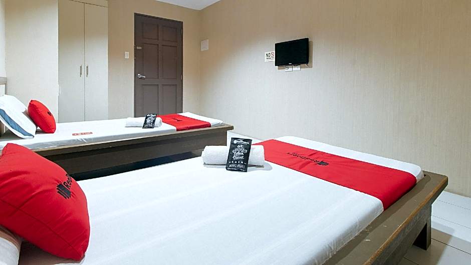 RedDoorz @ Bridgeway Hotel Tuguegarao City