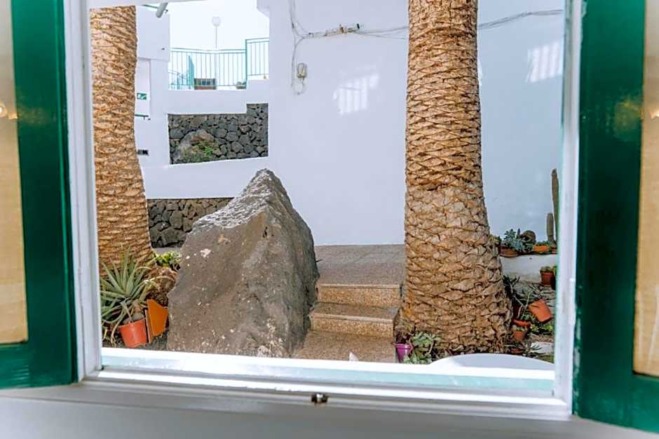 Central location in a great complex with 300mbps internet