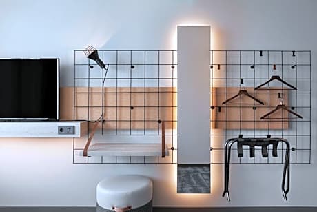 Moxy Queen Room