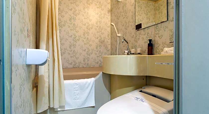 OYO Sasebo Palace Hotel