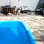 Casa com piscina duas quadras da praia