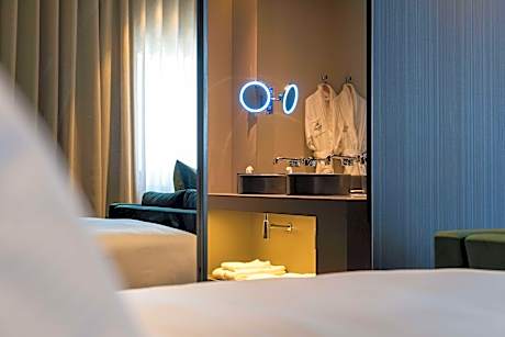 Deluxe King Bed