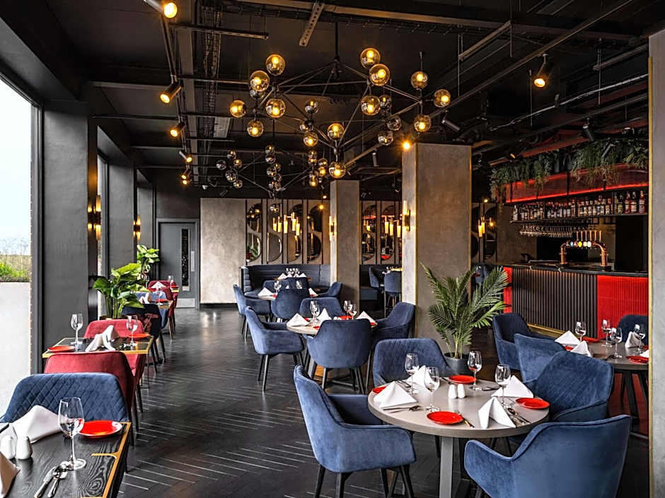 Radisson Red London Gatwick Airport