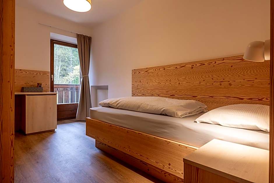 SAN PIETRO DOLOMITI Small Budget Hotel