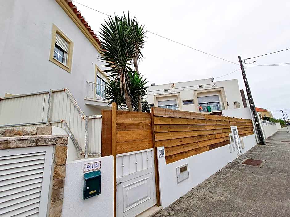 Cloud to Chill Surfhouse Baleal