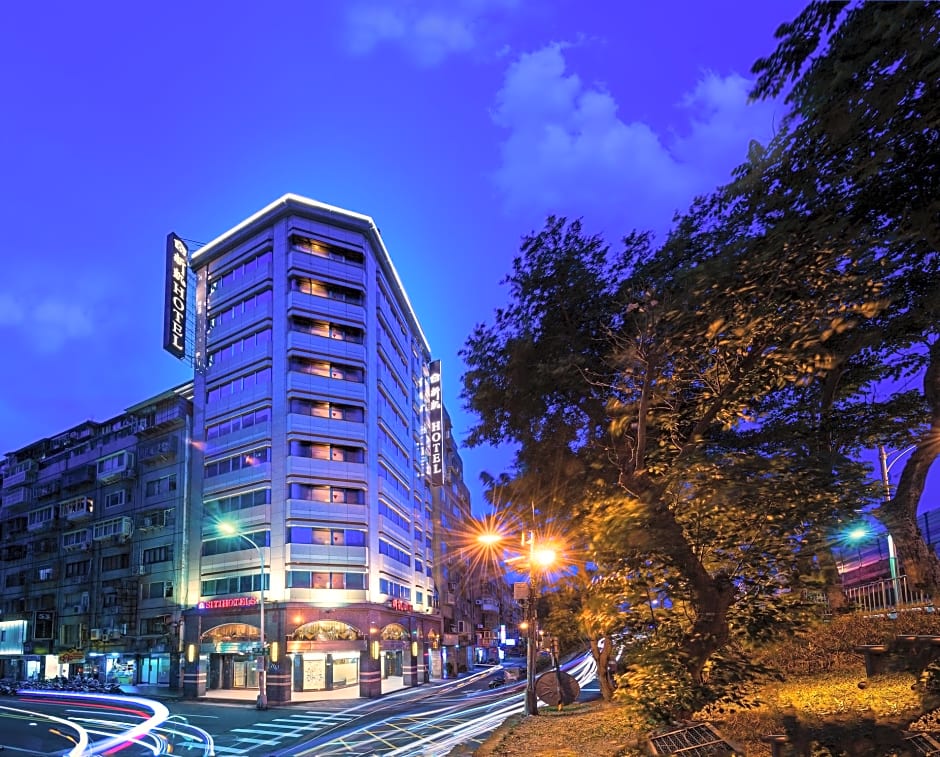Photo 1 of 50 of Silken Hotel