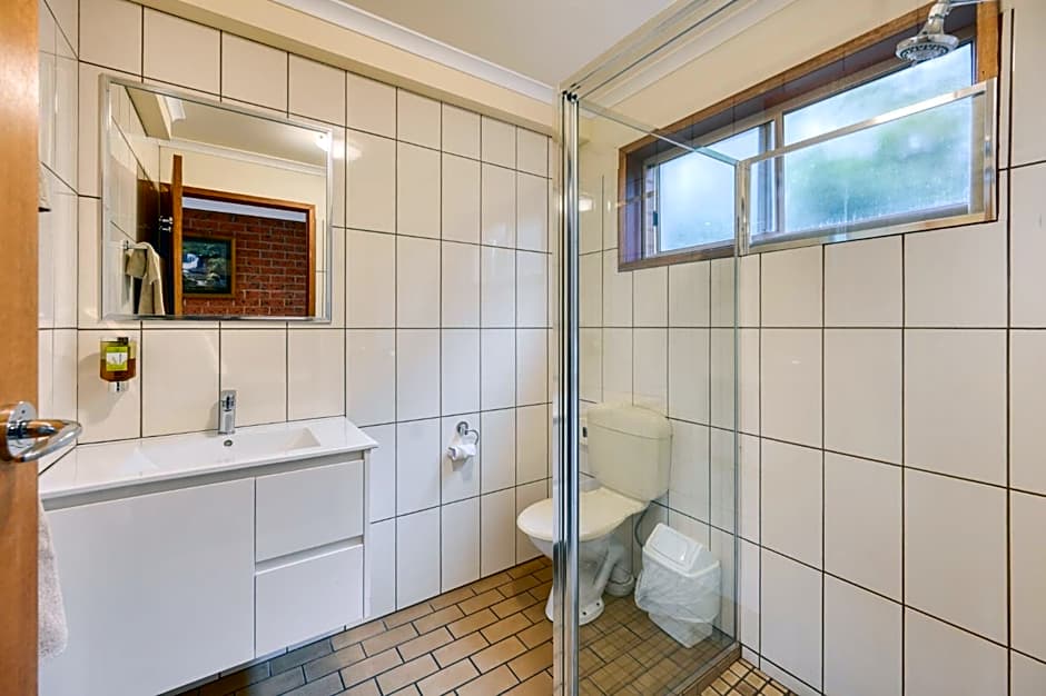 AAt 28 Goldsmith Motel