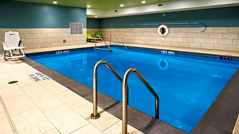 Holiday Inn Express & Suites Racine By IHG