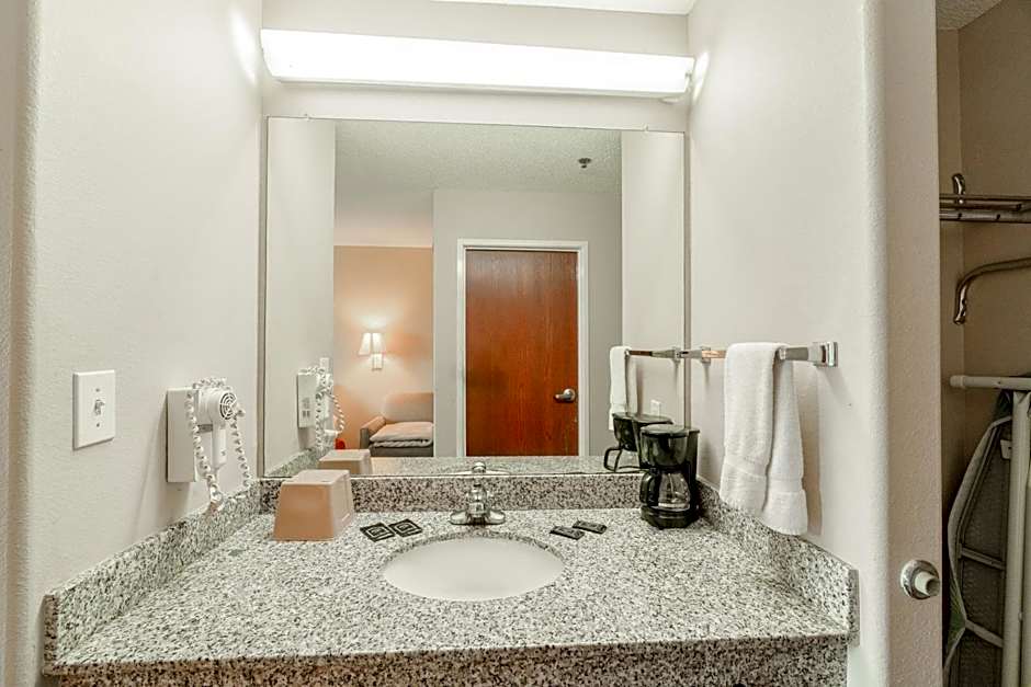 Capital O Fairway Inn - Baytown La Porte TX