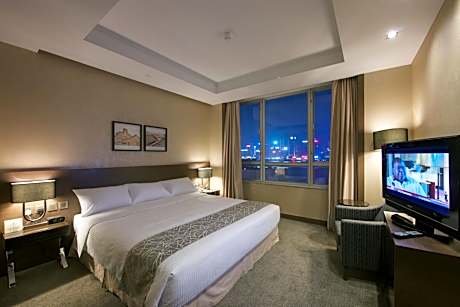 King Suite with Harbor View