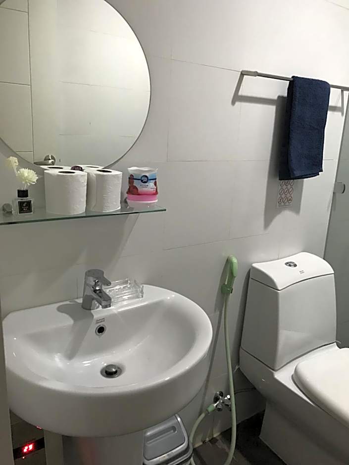 One Bedroom with Netflix at Legaspi Village Makati