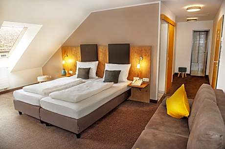 Hotel am Hachinger Bach by Blattl