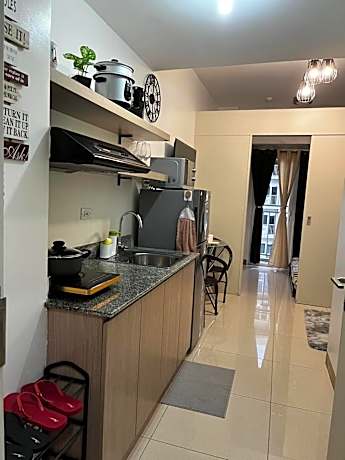 Lovely 1BR Condo @ SM Southmall w/ Netflix & High Speed WIFI
