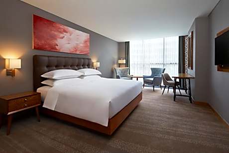 Deluxe Premium Corner King Room with Pool View and Free Airport Shuttle Transfer