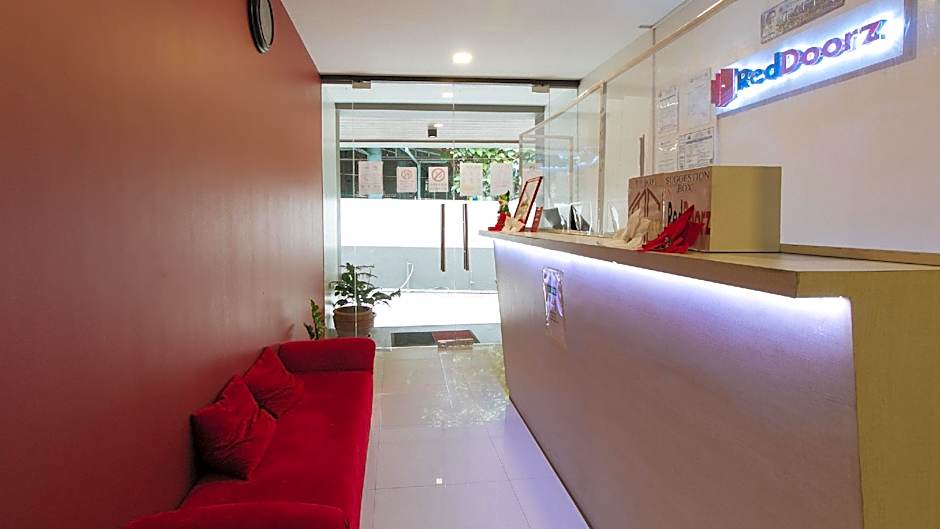 RedDoorz near Fernwoods Garden Quezon City