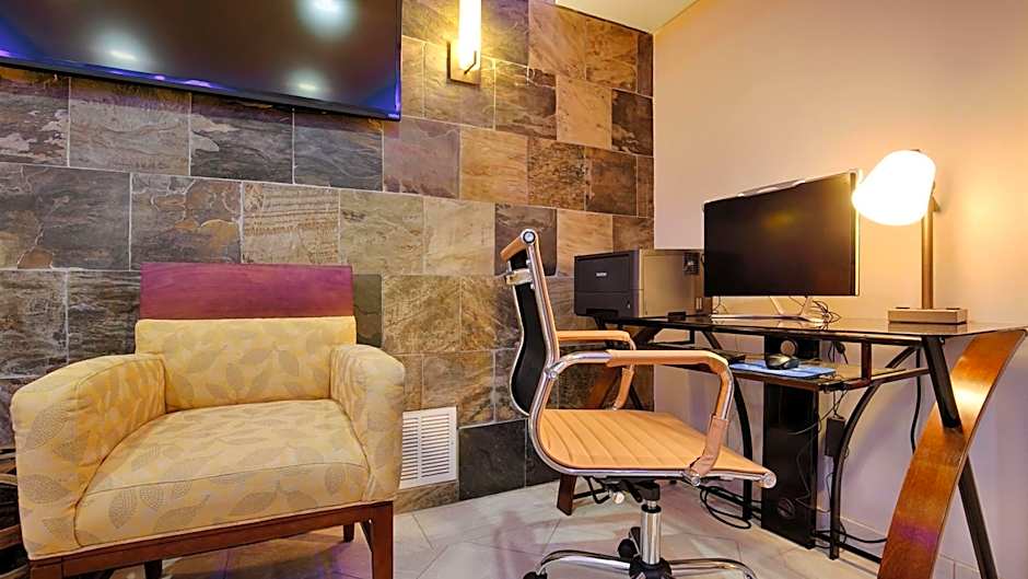 Best Western The Inn & Suites Pacific Grove