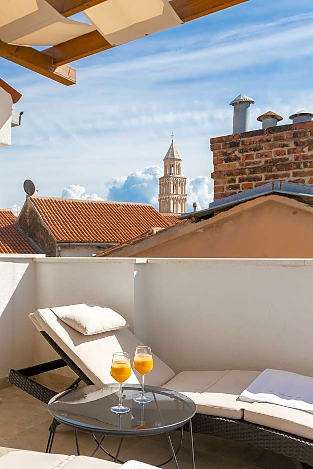 Le Premier Luxury Rooms