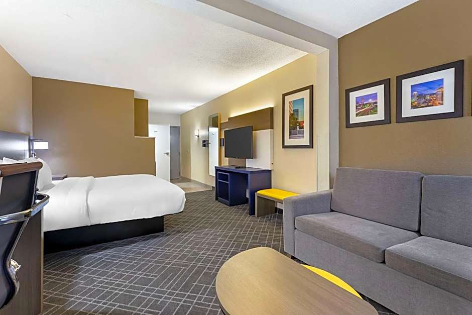 Comfort Suites Hanes Mall