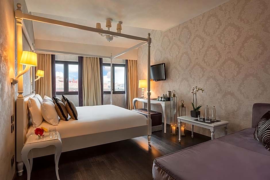 Photo 1 of 6 of Junior Suite, Canal View