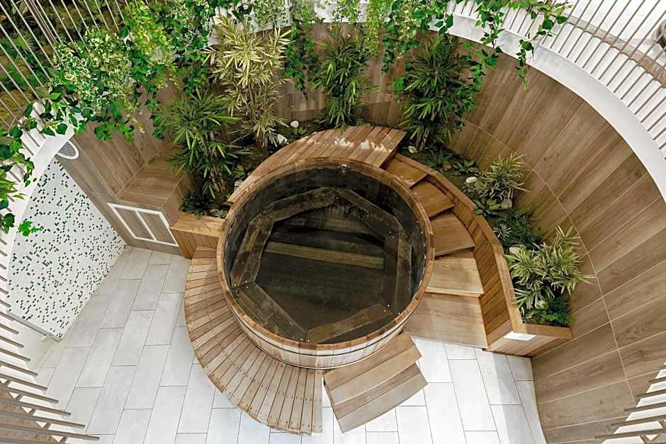 GOLDEN TULIP LYON OUEST TECHLID Hotel & Spa